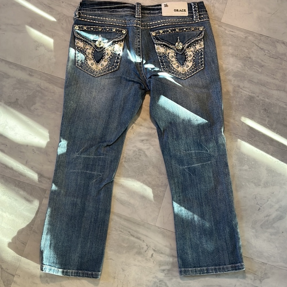 Grace in LA Jeans Capris Medium wash denim Embellished Size 26 NWOT